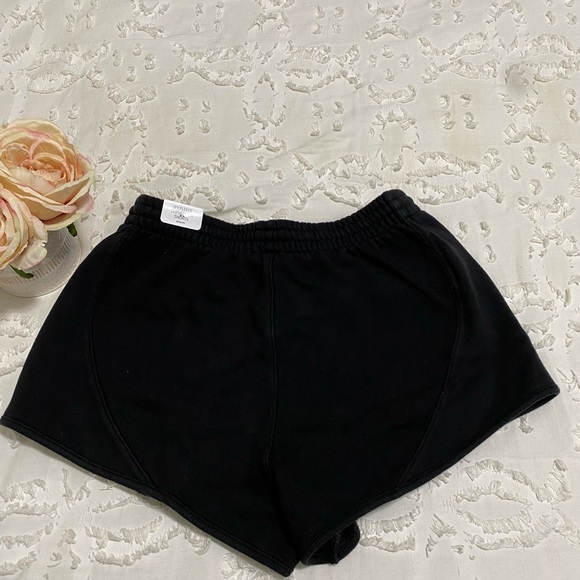 🆕 Victoria’s Secret PINK Ivy Fleece Curved Hem Shorts - Picture 5 of 13